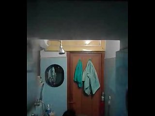 desi maid aunty bathing